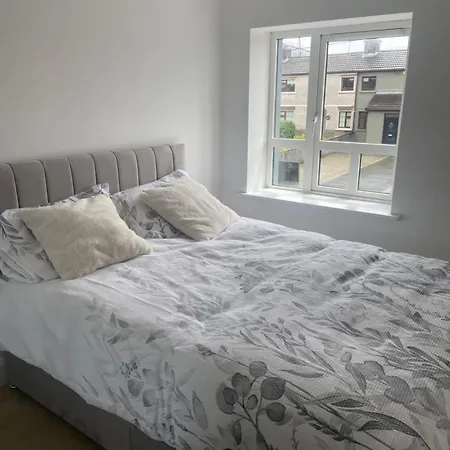 Cosy 2 Bed Near The Center 公寓