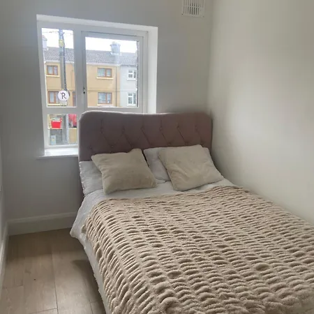 아파트 Cosy 2 Bed Near The Center
