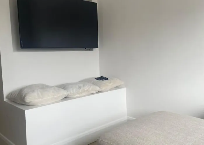 Cosy 2 Bed Near The Center *