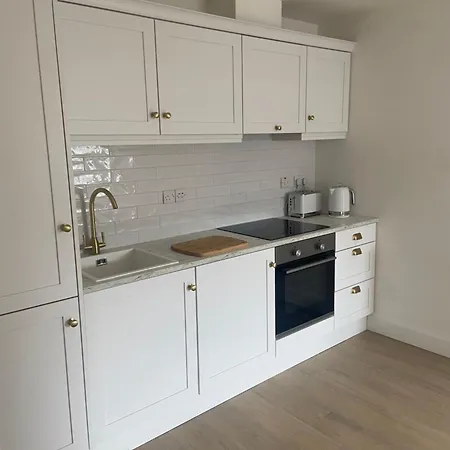 Cosy 2 Bed Near The Center *